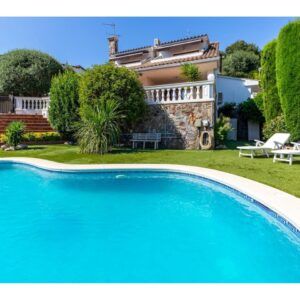 Casa independiente con piscina