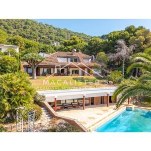 Villa mediterránea con piscina en Premià de Dalt
